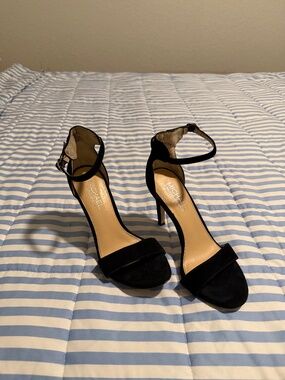 Michael kors suede heels sz 7.5 3 in